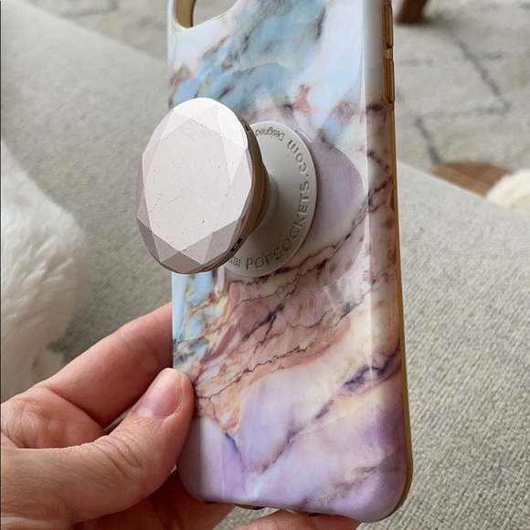 iPhone 8 case with pop socket - Picture 2 of 2